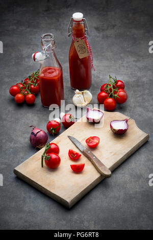 In casa il ketchup Foto Stock