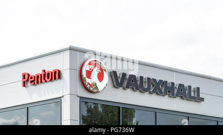 Auto Vauxhall il nome del concessionario e il logo Foto Stock