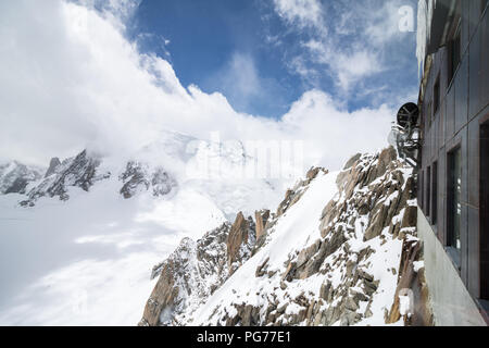 Paesaggio in corrispondenza del picco innevato, Mont Blanc, Francia Foto Stock