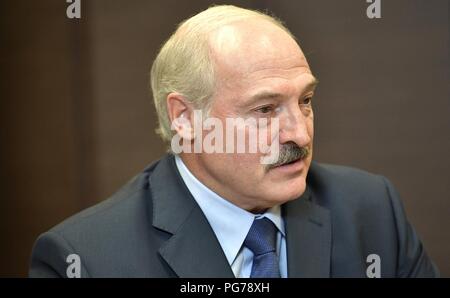 Il Presidente bielorusso Alexander Lukashenko durante un incontro bilaterale con il presidente russo Vladimir Putin Agosto 22, 2018 in Sochi, Russia. Foto Stock