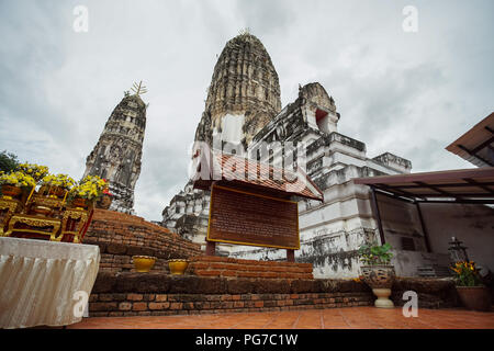 Il Wat Phra Mahathat antiche pagode di Ratchaburi, Thailandia Foto Stock