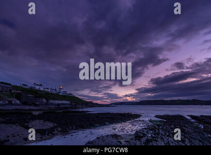 Faro di Roches Point sulla costa meridionale dell'Irlanda Foto Stock