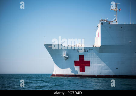 Gli Stati Uniti Navy nave ospedale USNS COMFORT (T-AH 20) dovranno distribuire in America Centrale e America del Sud verso la fine di settembre per iniziare a due mesi di missione umanitaria con fermate in Colombia e la regione. File (foto) Foto Stock