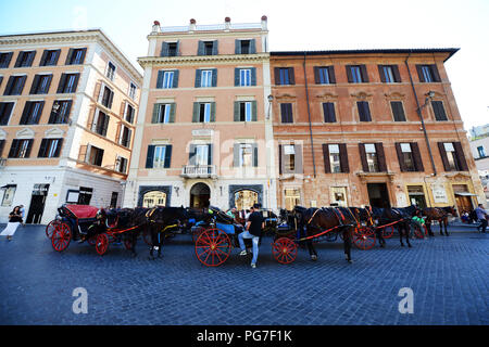 Colorato carrozze a Roma a Piazza di Spagna. Foto Stock