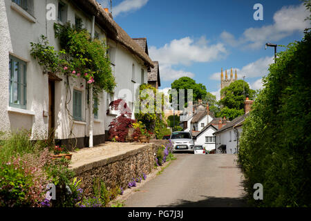 Regno Unito, Inghilterra, Devon, Sampford Courtenay, village street Foto Stock