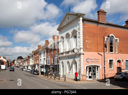 Regno Unito, Inghilterra, Devon, Crediton, High Street, città museo nell'ex palazzo comunale Foto Stock