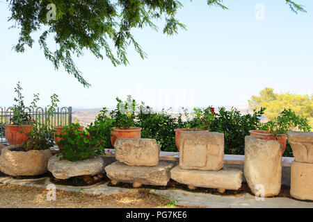 Resta vicino a Chiesa di Santo Stefano il primo Martire nel monastero di Beit Jamal, Israele Foto Stock