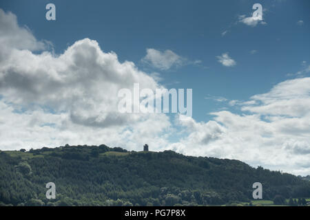 Dryslwyn Castello è situato su un promontorio roccioso nella valle Towy tra Llandeilo e Carmarthen, Pembrokeshire, Galles Foto Stock