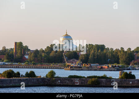 Kronstadt è una città e un ex fortezza sul mare Baltico isola Kotlin off San Pietroburgo, in Russia. Foto Stock