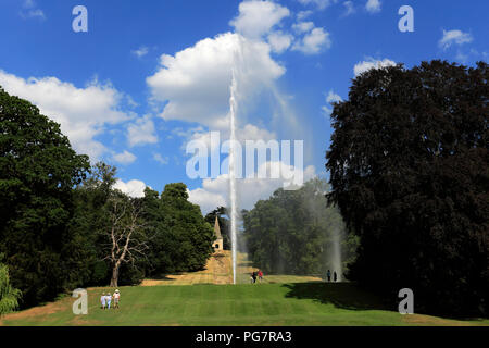 Vista estiva di Stanway House e giardini, Stanway village, Gloucestershire, Cotswolds, Inghilterra Foto Stock