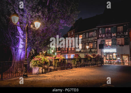 Ora blu nella Petite Venise, Colmar, Alsazia, Francia Foto Stock