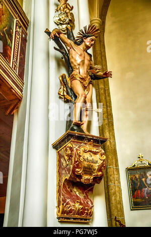 Il magnifico arredamento all interno della chiesa di Andrea apostolo (Heiliger Andreas) in Kitzbuhl, Austria Foto Stock