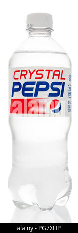 Winneconne, WI - 23 agosto 2018: una bottiglia di Crystal Pepsi isolato su un background Foto Stock