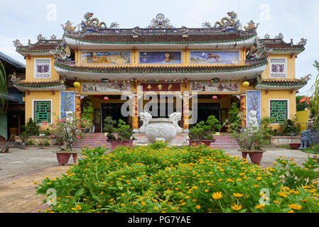 Ingresso Phap Bao tempio buddista della città di Hoi An, Vietnam centrale. Foto Stock