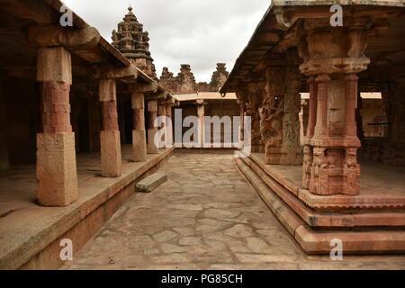 Bhoga Nandeeshwara tempio, Nandi Hills, Karnataka, India Foto Stock