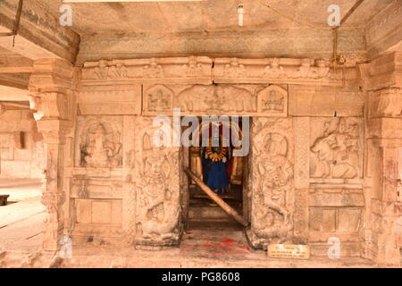 Bhoga Nandeeshwara tempio, Nandi Hills, Karnataka, India Foto Stock