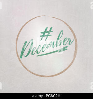 Hashtag # Dicembre scritto in verde su sfondo grigio come modello in stile manoscritte Foto Stock