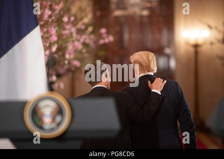 Presidente Trump tiene una conferenza stampa congiunta con la disponibilità del presidente della Francia La Gazzetta Visita di Stato di Francia Foto Stock
