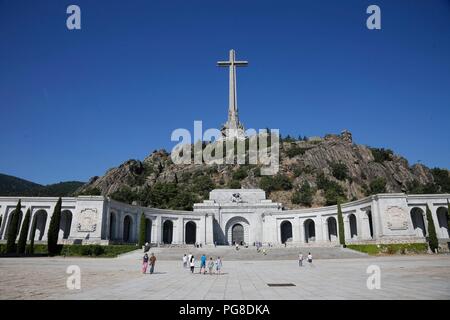 Valle del Caidos, monumento costruito durante la dittatura e che serve come un omaggio al dittatore Francisco Franco e il fondatore del partito fascista La Falange, Jose Antonio Primo de Rivera, è anche una fossa comune dove ci sono migliaia di corpi. Oggi il governo di Spagna ha approvato un decreto legge per rimuovere il cadavere di Franco dal monumento e in questo modo alla fine gli onori al dittatore. (Foto: Jose Cuesta/261/Cordon Premere). Foto Stock