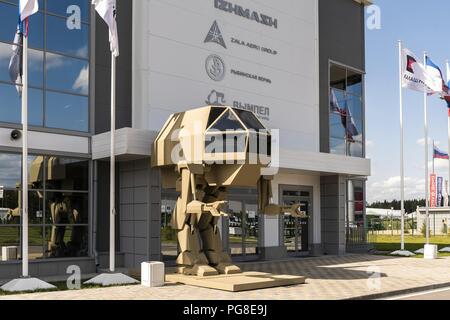 Regione di Mosca, Russia. 20 agosto 2018. Agosto 20, 2018. - Russia, Regione di Mosca. - Un 4.5 Tonnellata pilotata walking robot il cui nome in codice è Igoryok progettato dal Kalashnikov preoccupazione è visualizzato all'esercito russo domani mostra come parte della quarta internazionale di tecnica militare esercito forum 2018, Kubinka. Credito: Kalashnikov Media. Credito: Kalashnikov Media/Russo/Look ZUMA filo/Alamy Live News Foto Stock