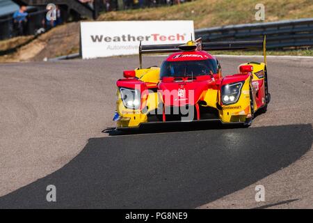 Bowmanville, può., 08 lug 2018. 8 Luglio, 2018. Il numero 52 Ligier LMP2, guidato dal team di Sebastian Saavedra e Gustavo Yacaman, nel prototipo serie, entra nel diritto di spazzamento del turno 1 su 08 di luglio, 2018 a Canadian Tire Motorsport Park durante la Mobil 1 SportsCar Grand Prix weekend. Credito: Victor Biro/ZUMA filo/Alamy Live News Foto Stock