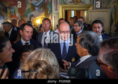 Palermo, Italia. 21 Ago, 2018. Il Principe Alberto II di Monaco è stato nominato cittadino onorario di Palermo a Villa Niscemi. Credito: Antonio Melita/Pacific Press/Alamy Live News Foto Stock