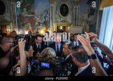 Palermo, Italia. 21 Ago, 2018. Il Principe Alberto II di Monaco è stato nominato cittadino onorario di Palermo a Villa Niscemi. Credito: Antonio Melita/Pacific Press/Alamy Live News Foto Stock