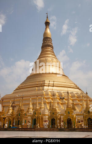 La cupola dorata, Shwedagon pagoda Yangon, Myanmar, Asia Foto Stock