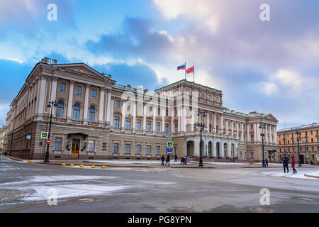 Saint Petersburg, Russia - 7 Gennaio 2018: Palazzo Mariinsky di San Isacco Square Foto Stock