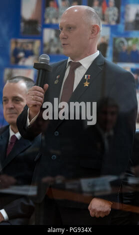 Expedition 55 Soyuz Commander Oleg Artemyev di Roscosmos è visto durante lo stato della riunione della commissione per approvare il lancio Soyuz di Expedition 55 per la Stazione Spaziale Internazionale, Martedì, Marzo 20, 2018. Artemyev, insieme a Ricky Arnold e Drew Feustel della NASA sono in programma di lancio per la Stazione Spaziale Internazionale a bordo della Soyuz MS-08 navicella spaziale su Mercoledì, Marzo 21. Foto Stock