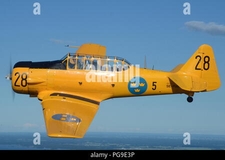 SK-16A HARVARD (T-6) SE-FUB svedese della AIR FORCE volo storico. Foto Stock