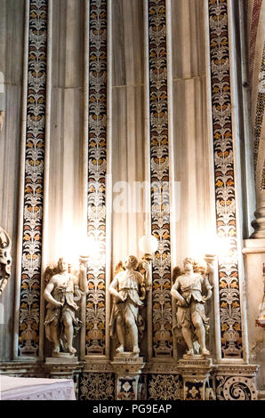 La cattedrale interno con il più grande ciclo di mosaici bizantini esistenti in Italia. Monreale, sicilia. Italia Foto Stock