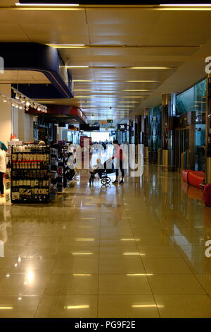 Il sultanato di Oman, aeroporto e desert drive Foto Stock