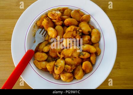 La cucina greca. Cucinati freschi Fagioli Gigandes Foto Stock