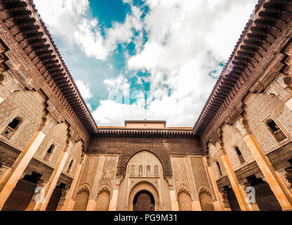 Architettura di interni di Ben Youssef Madrasa in Marrakech Marocco Foto Stock