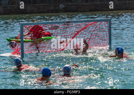 Lyme Splash acqua di mare Campionati del Polo Foto Stock