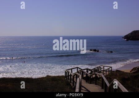 La scaletta di surf sulla spiaggia di Amado Foto Stock