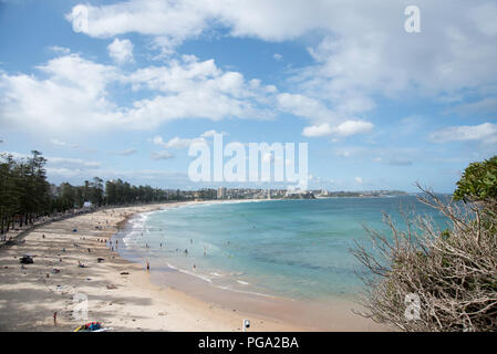 Vista della spiaggia di Manly dall'estremità meridionale, guardando verso Queenscliff, Nuovo Galles del Sud, Australia Foto Stock