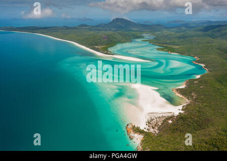 Antenna di Whitsunday Island e la famosa collina di ingresso. Foto Stock
