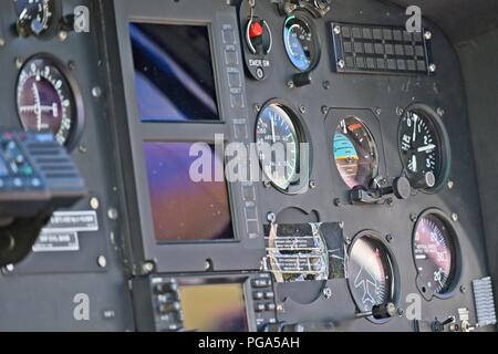 Cockpit in elicottero Foto Stock