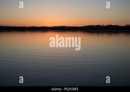Tramonto su Loch di Skene Foto Stock