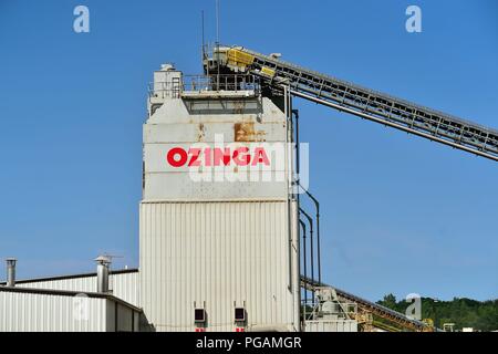 South Elgin, Illinois, Stati Uniti d'America. Un ready mix concrete impianto in Chicago suburbana. Foto Stock