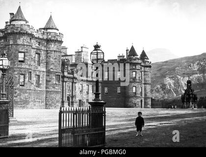 Il Palazzo di Holyrood, Edimburgo, PERIODO VITTORIANO Foto Stock