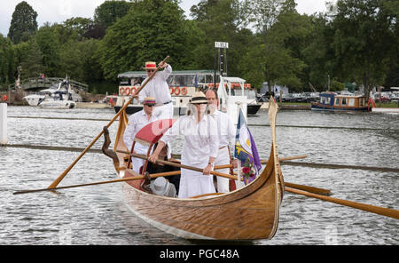 Henley on Thames, Inghilterra, 30/06/2016, Henley Royal Regatta, visualizzare Gondola gondolieri diportisti di paglia, © Peter SPURRIER Foto Stock