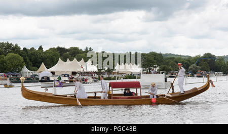 Henley on Thames, Inghilterra, 30/06/2016, Henley Royal Regatta, visualizzare Gondola gondolieri, paglia naviganti, © Peter SPURRIER Foto Stock