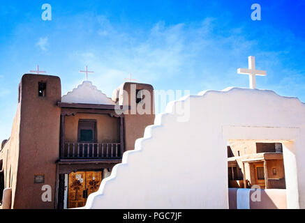 Il San Geronimo Chiesa di Taos Pueblo costruito nel 1850. Taos, Nuovo Messico. Foto Stock