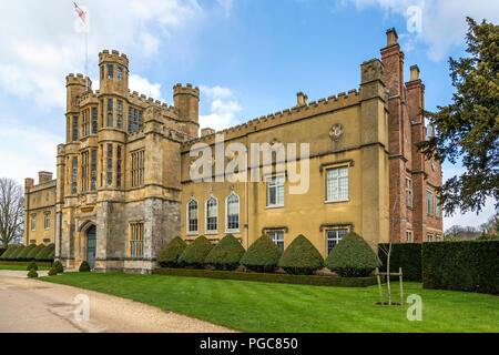 Vedute della famosa Coughton Court vicino a Alcester Warwickshire. Foto Stock