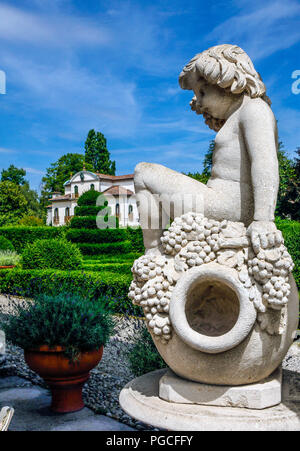 Italia Veneto Mira: Villa Barchessa Valmanara: statue ornamentali all'ingresso Foto Stock
