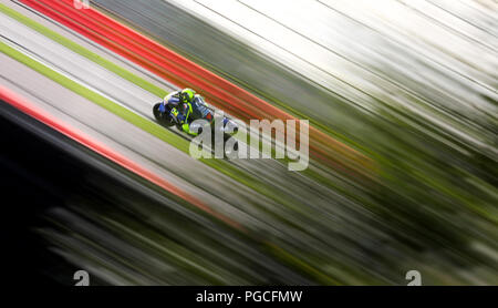 Movistar Yamaha Valentino Rossi durante la pratica in anticipo della GoPro British Grand Prix MotoGP a Silverstone, Towcester. Stampa foto di associazione. Picture Data: Sabato 25 Agosto, 2018. Vedere PA storia moto inglesi. Foto di credito dovrebbe leggere: David Davies/filo PA. Restrizioni: solo uso editoriale. Uso non commerciale. Foto Stock