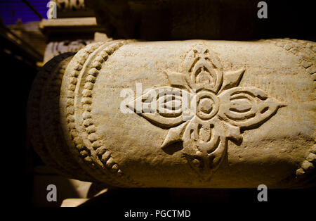 Questi sono un gruppo di templi Jain risalente XII e XV secolo e sono dedicate a varie Jain Tirthankars (eremiti). Sulle pareti del tem Foto Stock